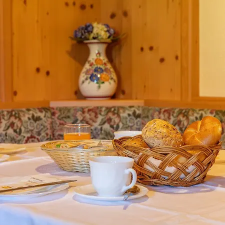 Alois Arnold 公寓 *